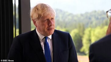 El ¿dinero sucio¿ ruso sigue fluyendo hacia el Reino Unido antes de ser utilizado para financiar la invasión de Ucrania por parte de Vladimir Putin, advierte hoy un informe.  Lo atribuye a la complacencia ¿vergonzosa¿ del gobierno.  En la foto: el primer ministro del Reino Unido, Boris Johnson.