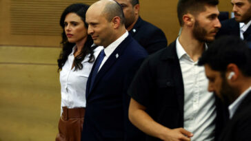 El primer ministro israelí, Naftali Bennett, dice que no se presentará a las próximas elecciones
