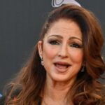 Gloria Estefan bromea diciendo que rechazó unirse a Jennifer Lopez y Shakira para el espectáculo de medio tiempo del Super Bowl porque "no quería ponerse a dieta"