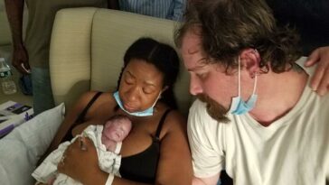 Los padres primerizos, Alana Ross, de 37 años, y Daniel McCarthy, de 38, esperaron y rezaron para que su bebé, Everleigh, creciera más fuerte y pudieran traerla a casa, pero lamentablemente su hija no sobrevivió y falleció hace 12 días. después de nacer
