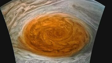 Los ciudadanos ahora pueden ayudar a identificar las tormentas de Júpiter gracias a un proyecto alojado en Zooniverse.  La Gran Mancha Roja, vista arriba, es un gran sistema de tormentas en el enorme planeta que mide más de 10,000 millas de diámetro, el doble del diámetro de la Tierra.