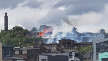 Incendio forestal en Edimburgo: enormes llamas arrasan Calton Hill, patrimonio de la UNESCO
