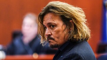 Johnny Depp sorprende a los fanáticos con su nueva apariencia de afeitado limpio y peinado trenzado mientras comienza a trabajar en la primera película desde el juicio.