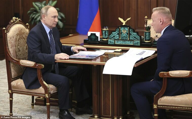 El multimillonario Dmitry Mazepin fue fotografiado reuniéndose con el presidente el 14 de enero, solo un mes antes de que el avance militar sorprendiera al mundo que miraba el 24 de febrero.