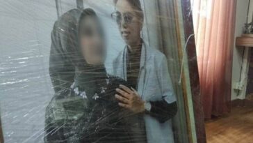 Las imágenes mostradas en los medios locales afirmaban mostrar a NA y su 'esposo' Ahnaf Arrafif, cuyo verdadero nombre es Erayani.