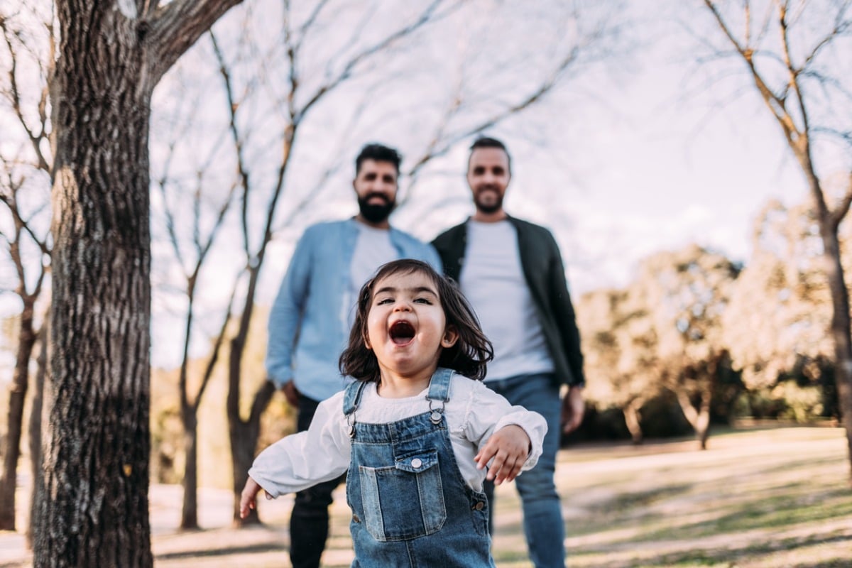 Las parejas LGBTQ2+ pueden transmitir la ciudadanía canadiense a sus hijos nacidos en el extranjero
