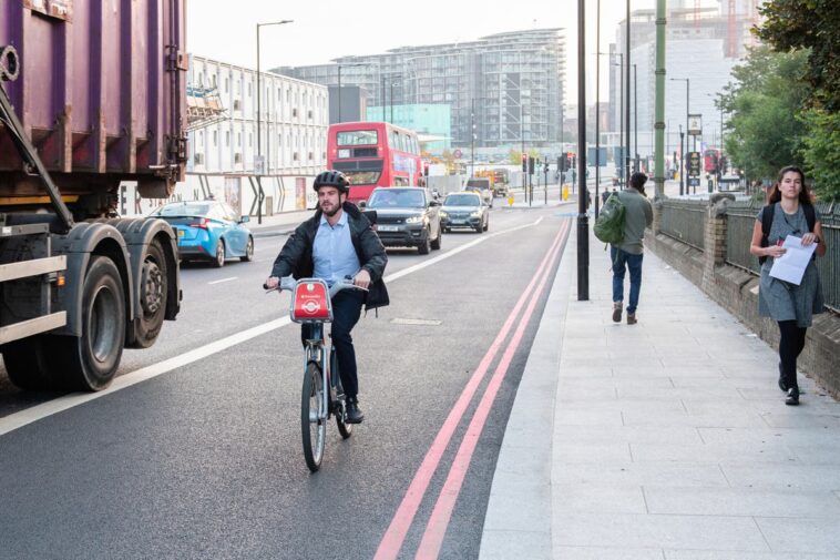 Los conductores de Londres recibirán una multa de £ 160 por ingresar a los carriles para bicicletas