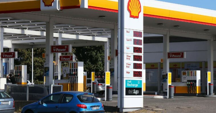 Los precios del combustible caen a medida que llega la reducción de impuestos, pero no en todas partes en Alemania