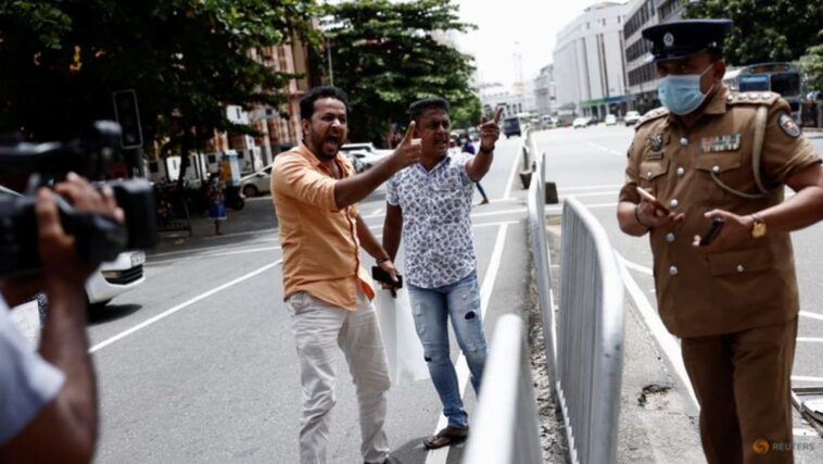 Médicos y banqueros protestan por la "situación imposible" mientras Sri Lanka se queda sin combustible