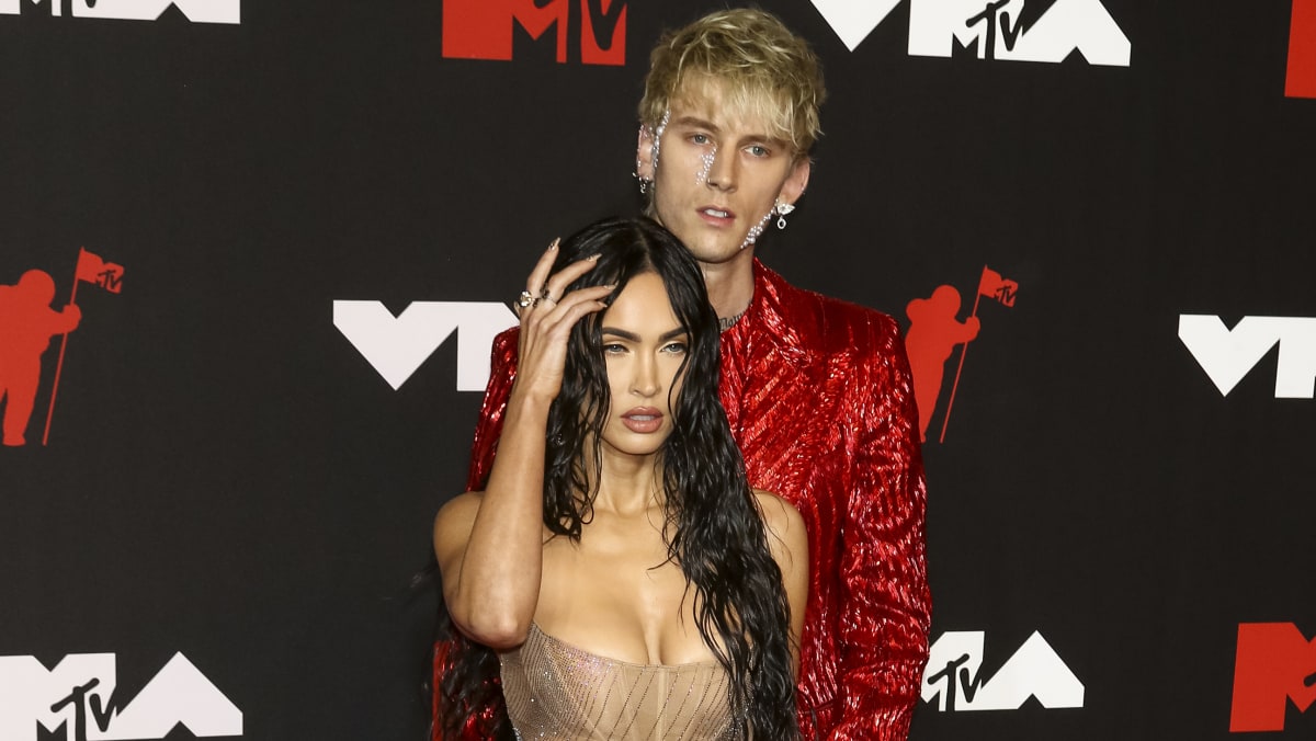 Megan Fox entró en "todas las formas de terapia que existen" después del intento de suicidio de Machine Gun Kelly