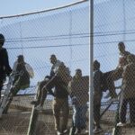 Mueren más de veinte personas en el intento de cruzar la frontera hispano-marroquí por Melilla