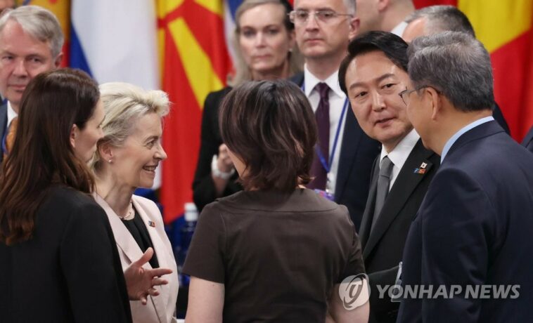 (News Focus) Yoon utiliza su primer viaje al extranjero como presidente para reconstruir lazos y promover las exportaciones