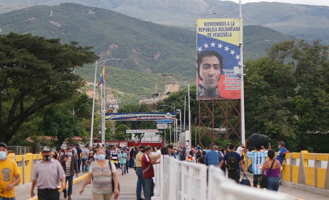 Presidente electo de Colombia inicia contactos con Venezuela