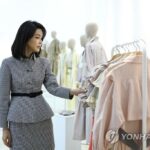Primera dama Kim visita centro cultural coreano en Madrid