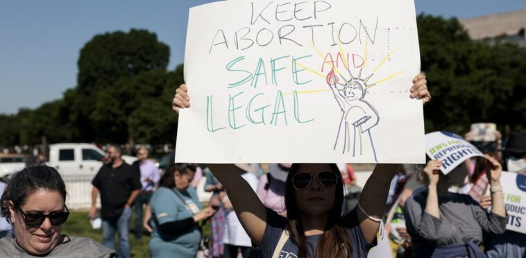 Qué significa el fallo de la Corte Suprema sobre el aborto para la salud y el bienestar de las mujeres: 4 lecturas esenciales