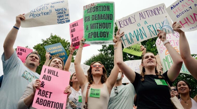 Roe v Wade: los grandes bufetes de abogados de EE. UU. En su mayoría callados sobre el fallo del aborto, están caminando en la "cuerda floja"