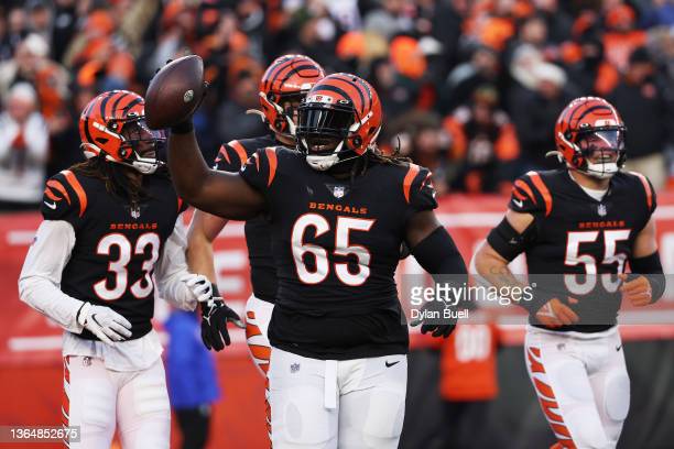 Schefter: Los Steelers firman al DL Larry Ogunjobi por un año - Steelers Depot
