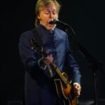 Sir Paul McCartney se convierte en el cabeza de cartel en solitario de mayor edad de Glastonbury al abrir el set