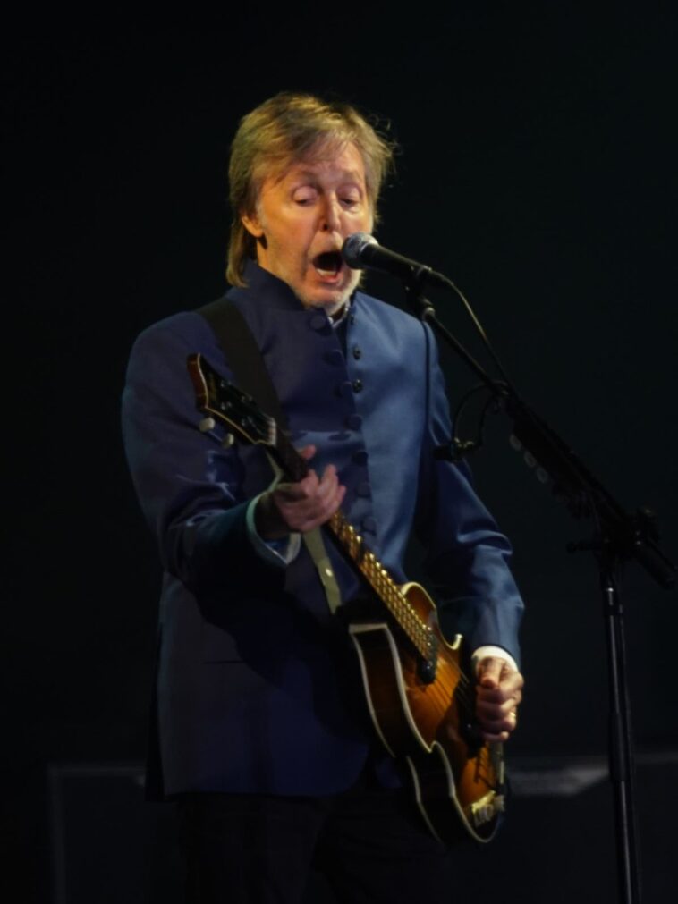 Sir Paul McCartney se convierte en el cabeza de cartel en solitario de mayor edad de Glastonbury al abrir el set