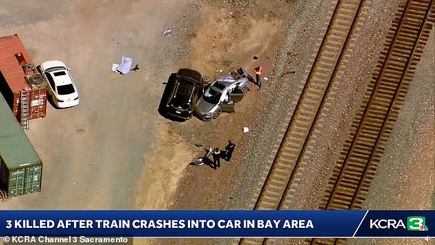 Tres mujeres murieron y otras cuatro, incluido un niño, resultaron heridas cuando un tren de Amtrak se estrelló contra un automóvil alrededor de la 1 p.m. en Brentwood, California.