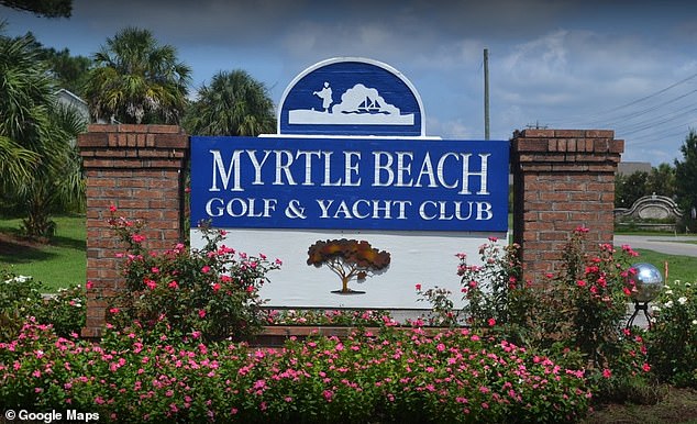 Los oficiales del departamento de bomberos fueron llamados a la escena del Myrtle Beach Golf and Yacht Club el viernes por la mañana por un incidente de agua, y cuando llegaron a la escena encontraron a una víctima desconocida muerta en un estanque infestado de caimanes.