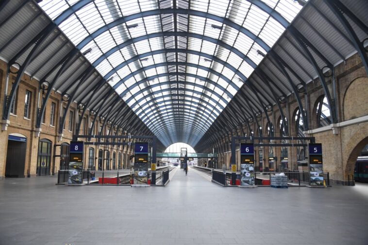 Última huelga de metro y tren de Londres EN VIVO: los viajeros se despiertan con otro día de caos
