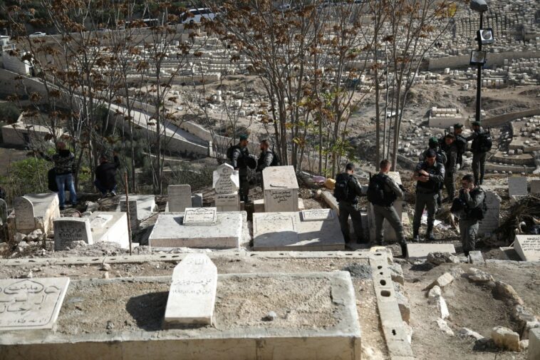 Vándalos incendiaron cementerio musulmán adyacente a la mezquita de Al Aqsa