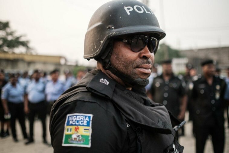 A Nigerian police officer. (Yasuyoshi Ciba / AFP)


