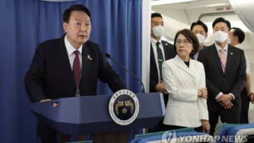 (AMPLIACIÓN) Yoon dice que Corea del Sur y Japón deberían discutir asuntos pasados ​​y futuros simultáneamente