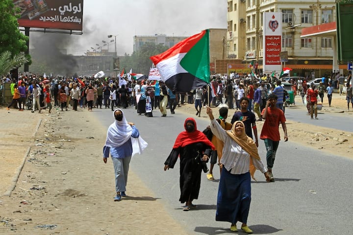  Cientos de manifestantes antigolpistas en Sudán desafían a las fuerzas de seguridad |  The Guardian Nigeria Noticias
