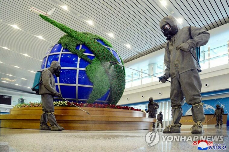 Los nuevos casos sospechosos de COVID-19 en Corea del Norte caen por debajo de los 3.000: medios estatales