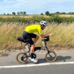 879 millas y 83 horas en una bicicleta plegable: el ciclista londinense completa Lands End a John O'Groats en un Brompton
