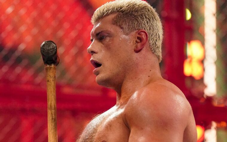 A Cody Rhodes se le dijo que guardara su pectoral desgarrado para WWE Hell In A Cell