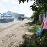 A medida que Rusia avanza hacia otra provincia, los ucranianos dejan atrás los pueblos fantasmas