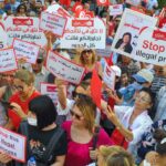 Partidarios del Partido Destourian Libre protestan contra el presidente tunecino frente a la Alta Autoridad Independiente para las Elecciones en la capital, Túnez, el 7 de julio de 2022.