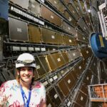 La física del CERN Katharine Leney, en la foto de arriba, trabaja en el Experimento ATLAS y es profesora asistente de investigación en la Universidad Metodista del Sur en Dallas, Texas.  Habló con Daily Mail sobre su trabajo y esperanza para el futuro.