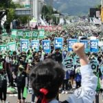 (AMPLIACIÓN) El sindicato paraguas organiza mítines masivos en Seúl en medio de un calor abrasador