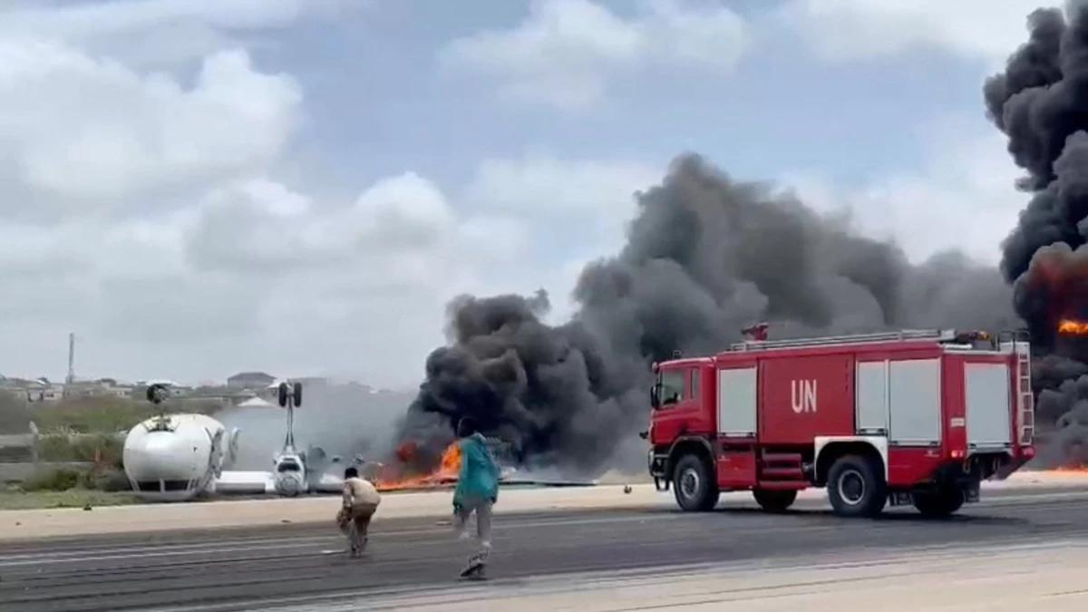  Accidente aéreo aterriza en el aeropuerto de Somalia;  Los 36 a bordo sobreviven
