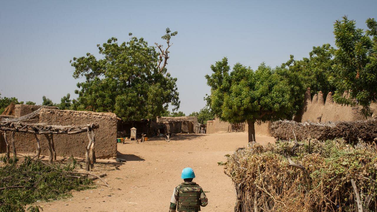 Al menos 18 muertos en tres ataques coordinados en Mali, ejército
