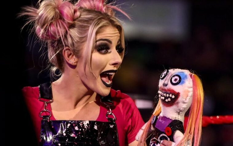 Alexa Bliss lanzó su regreso a la WWE como un personaje aún más oscuro con Lilly
