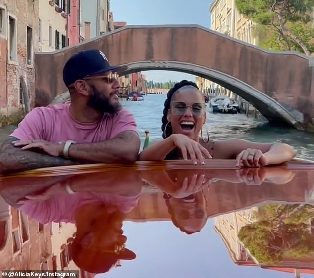 La bella vita: Alicia Keys, 41, y Swizz Beatz, 43, han estado disfrutando de la buena vida mientras estaban de vacaciones con su familia en Venecia.