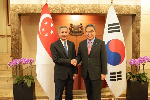 Altos diplomáticos de Corea del Sur y Singapur discuten formas de desarrollar lazos bilaterales