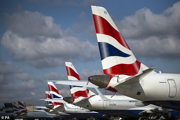 British Airways (en la foto: imagen de la biblioteca) ha anunciado que recortará otros 10.300 vuelos de corta distancia hasta finales de octubre.  Se produce después de que la aerolínea cancelara 17.600 vuelos hasta finales de junio, equivalente a 2,8 millones de asientos.