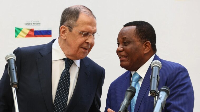 Canciller ruso llega a Uganda en busca de aliados