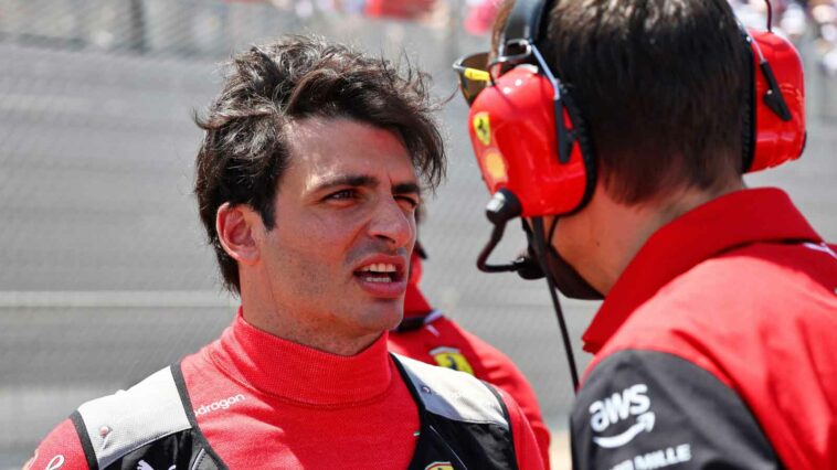 Carlos Sainz más como el 'jefe de equipo' que Charles Leclerc