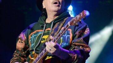 Carlos Santana 'descansando y haciéndolo bien' tras colapso en el escenario