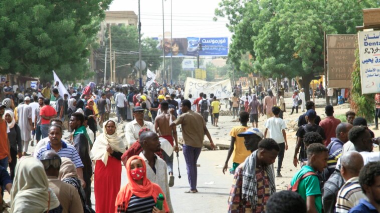 Cientos de manifestantes antigolpistas en Sudán desafían a las fuerzas de seguridad