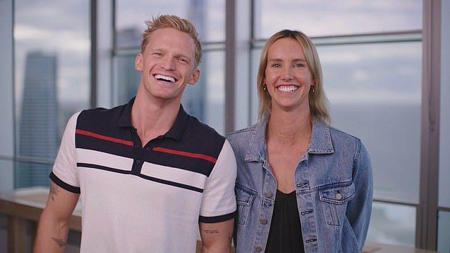 La pareja australiana de poder de natación Cody Simpson, 25, (izquierda) y su novia Emma McKeon, 28, (derecha) levantarán la tapa de su nuevo romance caliente durante su primera entrevista televisiva como pareja el domingo por la noche.