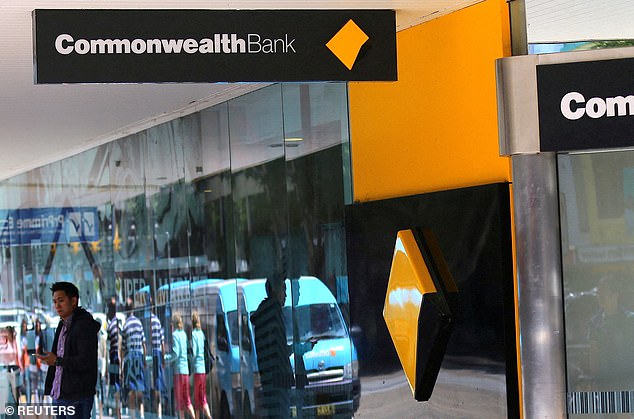 El Commonwealth Bank se ha convertido en el primer prestamista importante de Australia en aumentar sus tasas variables en medio punto porcentual para reflejar el último movimiento del Banco de la Reserva.