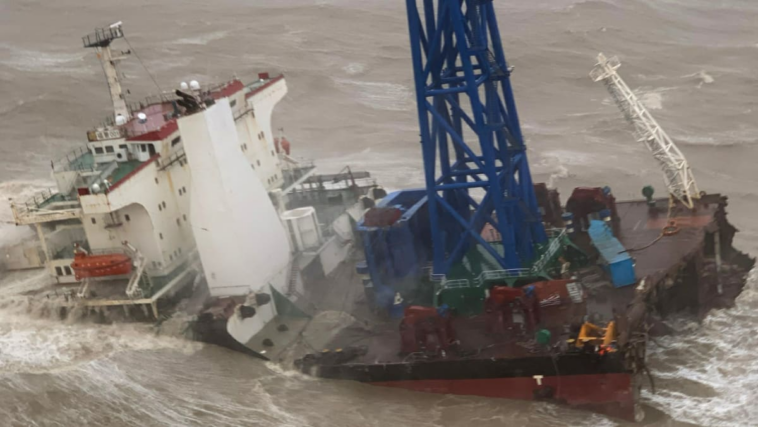 Decenas de desaparecidos en naufragio frente a Hong Kong durante tifón en el Mar de China Meridional